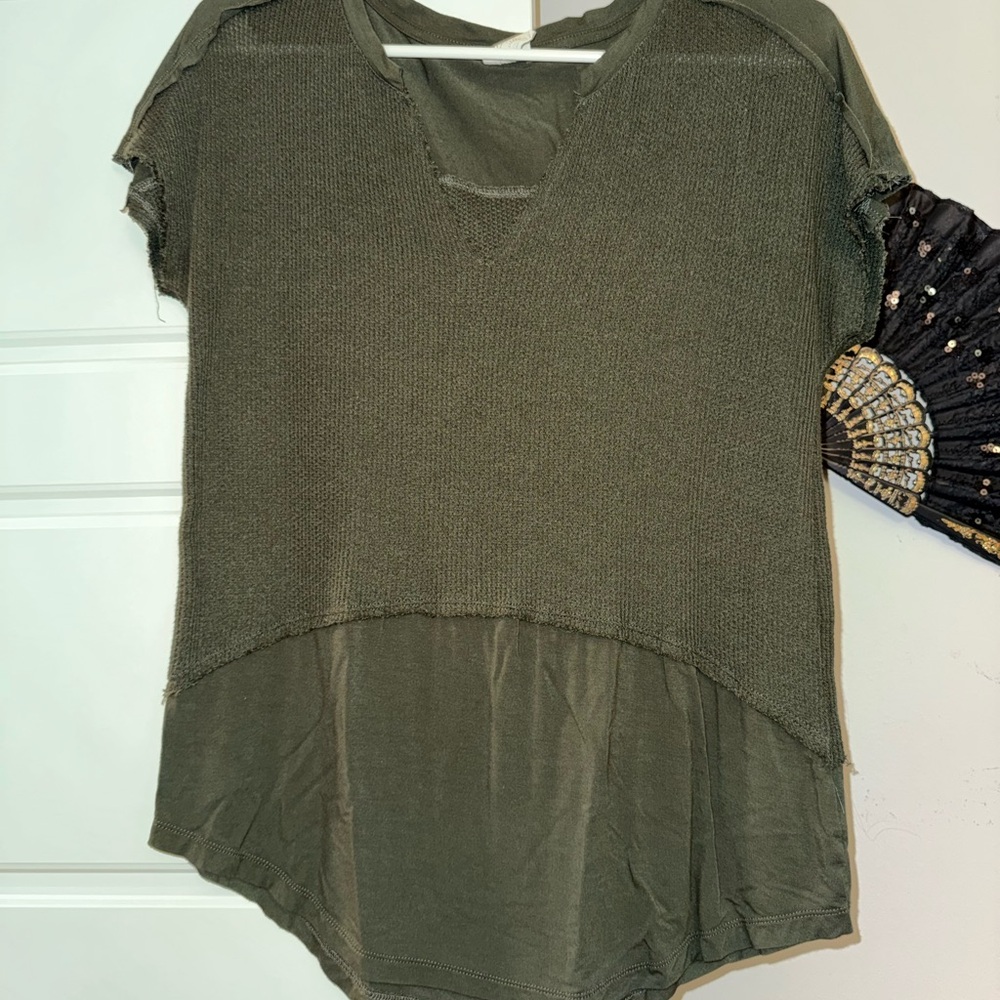 Buckle Olive Short Sleeve Women's Tee